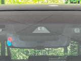 【トヨタセーフティセンス】走行中に前方の車両等を認識し、衝突しそうな時は警報とブレーキで衝突回避と被害軽減をアシスト。より安全にドライブをお楽しみいただけます。