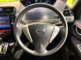 インテリアに合わせたデザインのステアリングは、運転される方のことも考え、運転しやすい形状、大きさです。是非一度、実際に触ってお確かめください。