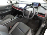 シンプルで使いやすいデザインの運転席です。