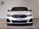 BMW代表的な特徴のキドニーグリル。BMWのすべてのモデルに採用され、BMWらしさを強調しております。