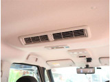 お車選びをお楽しみ頂けるよう、在庫車の展示スペースを十分に確保しております。