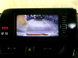 車庫入れなどでバックする際に後方確認ができて便利です。車庫入れ苦手な人もこれで安心!!
