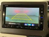 【バックモニター】駐車には欠かせないバックカメラを装備!カラーで後方をモニタリング。安全でゆとりのある駐車をサポートします。
