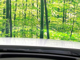 【ヘッドアップディスプレイ】現在の速度や走行情報をデジタル表示で運転席前方のガラスに投影!運転中、目線をずらさず必要な情報を確認できるのでとっても便利で安心!