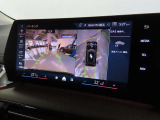 リアビューカメラ。ガイドラインとパークディスタンスコントロールで安全に車庫入れ可能。