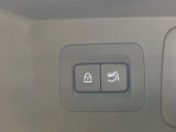 【パワーバックドア】スマートキーや運転席のボタンを押すだけでリアゲートが自動で開閉します!荷物を持っている時や、高い位置にあるバックドアを閉める際に便利な機能です♪