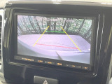 【バックカメラ】駐車時に後方がリアルタイム映像で確認できます。大型商業施設や立体駐車場での駐車時や、夜間のバック時に大活躍!運転スキルに関わらず、今や必須となった装備のひとつです!
