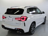 どの角度からもBMWのフォルムが際立ちます。