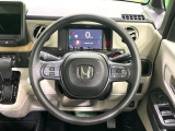 インテリアに合わせたデザインのステアリングは、運転される方のことも考え、運転しやすい形状、大きさです。是非一度、実際に触ってお確かめください。