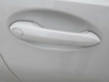 コンフォートアクセス装備です。ドアハンドルに触れてドアの開閉が可能です。