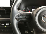 ステアリングスイッチでハンドルから手を離さなくても、音量やチャンネルなどの調整ができて安全です。