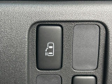 【パワースライドドア】スマートキーや運転席のスイッチでスライドドアの開閉が可能♪電動だから力を入れてドアを開ける必要が無く、小さいお子様でも、重い荷物を持っている時もラクに開け閉めできます♪