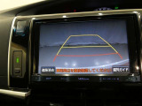 バックガイドモニターで、後方を確認しながら安心して駐車することができます。運転初心者も熟練者も必須の機能ですよ!