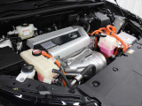 2AR-FXE型 2.5L 直4 DOHCエンジンと2JM型 交流同期電動のハイブリッドシステム搭載、駆動方式はFFです。