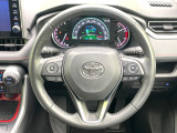 【純正革巻きステアリング】上質な革を使用することで、手にしっかり馴染みとても運転しやすいハンドルです♪