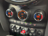 ●デュアルオートエアコン:運転席・助手席それぞれで温度設定が可能な独立式オートエアコンを標準装備しております!