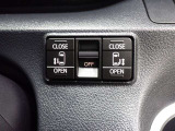 両側電動スライドドアのスイッチ付です。車内からもスイッチひとつで楽にドアの開閉が可能です。電動なので開閉時に力を使う必要がなく、半ドアになることもありません!