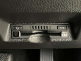高速道路で便利な【ETC2.0】を装備しています。光ビーコン搭載で渋滞情報などナビゲーションと連動することで機能も充実いたします。他、観光施設に立ち寄るための高速料金割引サービス等もございます。