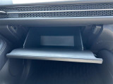 【グローブボックス】大容量のグローブボックスです!!車検証ケース他、日頃使う小物類の収納スペースもたくさんあります!