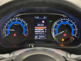 【メーターまわり】ドライバーから見やすい位置にあって安全運転に寄与します。マルチインフォメーションディスプレイでは、クルマに関する情報の確認はもちろん、各種安全機能・装備のON/OFFも設定可能。