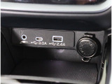 AUX端子、USBtypeA、USBtypeC端子、DC12V電源がついております。