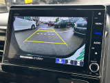 【バックモニター】後ろのカメラの映像をモニターに映し出すことができます。後方の見えない死角や、障害物との距離感をしっかり確認することができます。駐車が苦手な方におすすめです。