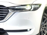 【LEDヘッドライト】悪天候や夜間走行時も良好な視界を確保し安心して運転できる高輝度LEDヘッドライトを装備!点灯速度が早く、消費電力も抑えられています。