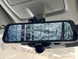 【デジタルルームミラー】後席の大きな荷物や同乗者で後方が確認しづらい時でも安心!カメラが撮影した車両後方の映像をルームミラー内に表示。クリアな視界で状況の確認が可能です!