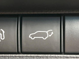 【パワーバックドア】スマートキーや運転席のボタンを押すだけでリアゲートが自動で開閉します!荷物を持っている時や、高い位置にあるバックドアを閉める際に便利な機能です♪