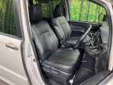 運転席シート廻りは使用感も少なく、良好な状態となっています。丁寧に使われていたことがよくわかりますね。