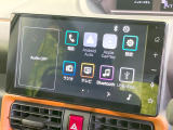 【ディスプレイオーディオ】お手持ちのスマートフォンとの連携で、ナビや音楽再生など各種アプリを使用可能。スマホに近い感覚でお使いいただけます♪