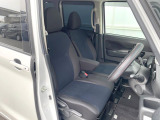 運転席シート廻りは使用感も少なく、良好な状態となっています。前オーナー様が丁寧に使っていたことがよくわかりますね。