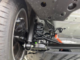 お車を安心してお乗りいただく為には、足回りの定期点検が欠かせません。サービスサポート(有償保証)では無料点検もご提供しており、安心のカーライフをお過ごしいただけるサポート体制が整っています。