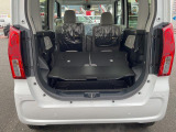 大人が乗ってもゆったり♪シートアレンジもできるので大きい荷物もOK◎