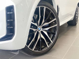 BMW純正アロイホイールはモデルやパッケージに合わせてデザインされています。洗練されたデザインで、足元の個性を引き立てます。