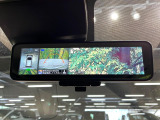 【インテリジェントルームミラー】後席の大きな荷物や同乗者で後方が確認しづらい時でも安心!カメラが撮影した車両後方の映像をルームミラー内に表示。クリアな視界で状況の確認が可能です!