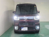 明度の高いLEDヘッドライトで、夜間の運転も安心です。