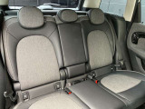 お車の点検、修理も自社整備工場にて対応致します。入庫案内からご来店までサービスアドバイザーと担当営業者でお客様をサポート致します。ご来店、ご連絡をスタッフ一同心よりお待ちしております。