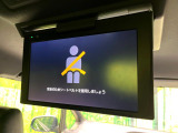 【フリップダウンモニター】大画面モニターで後席でもエンタメをお楽しみいただけます。小さなお子様にも大人気の装備です♪