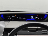【メーターまわり】ドライバーから見やすい位置にあって安全運転に寄与します。マルチインフォメーションディスプレイでは、クルマに関する情報の確認はもちろん、各種安全機能・装備のON/OFFも設定可能。