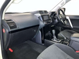 前方の見通しが良いすっきりした視界、誰でも扱いやすく運転できます。疲れにくく安心ドライブを更に快適なものにします!