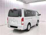 後ろから見ると車の印象も変わりますね♪