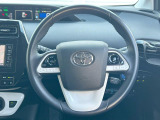 【純正革巻きステアリング】上質な革を使用することで、手にしっかり馴染みとても運転しやすいハンドルです♪