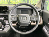 【純正革巻きステアリング】上質な革を使用することで、手にしっかり馴染みとても運転しやすいハンドルです♪