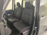 厚みがあって、座り心地のいいシート。運転席も助手席もリラックスしてゆったりと座れます♪