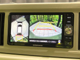 【パノラマモニター】専用のカメラにより、上から見下ろしたような視点で360度クルマの周囲を確認することができます☆死角部分も確認しやすく、狭い場所での切り返しや駐車もスムーズに行えます。