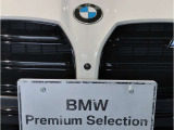 BMWの伝統の丸目4灯ヘッドライトでございます。LEDライトで視認性もよく明るく安全性の向上につながります。