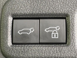 【パワーバックドア】スマートキーや運転席のボタンを押すだけでリアゲートが自動で開閉します!荷物を持っている時や、高い位置にあるバックドアを閉める際に便利な機能です♪
