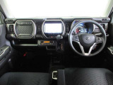 運転したいキモチを高めてくれるインテリア空間を演出。各操作スイッチなども使いやすい位置に配置されています。