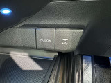 充電用USB端子付き。スマートフォンなどの充電に便利です。